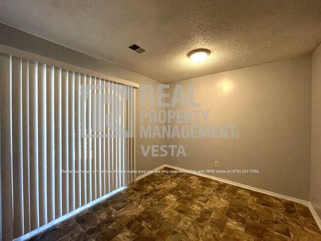 Building Photo - Spacious Townhouse in Bonaire - Section 8 ...