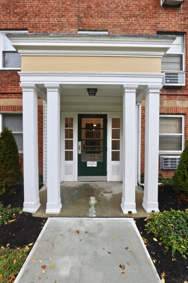 Front entrance of the building - 13773 Cedar Rd