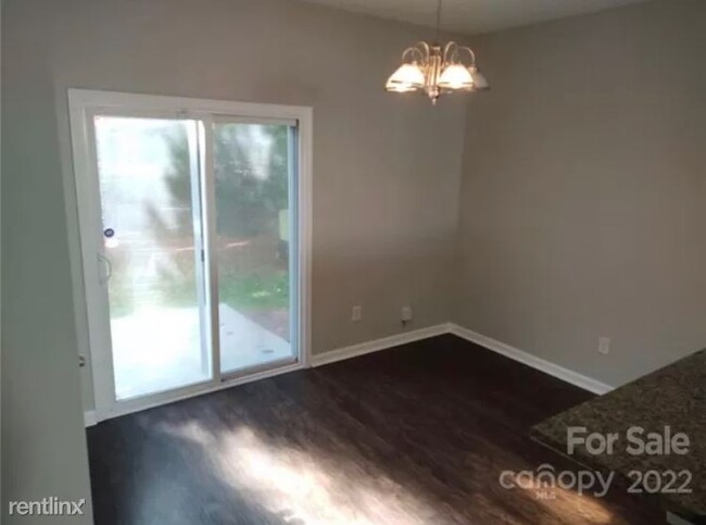 Building Photo - 2 br, 3 bath Townhome - 12653 Persimmon Tr...
