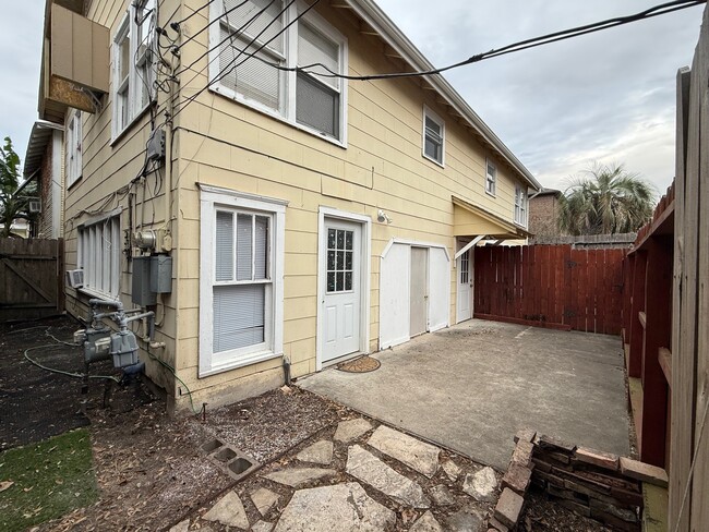 Building Photo - 808 Colquitt St