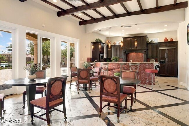 Building Photo - 1367 S Country Club Dr