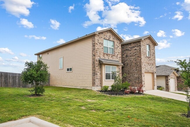 Building Photo - 4 Bedroom/3 Bath Redbird Ranch Subdivision