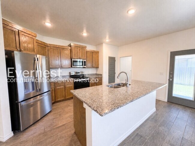 Building Photo - Limited Time Special Offer / 3 Bed, 2 Bath Home with Garage / Pet-Friendly / Vouchers Accepted / ...