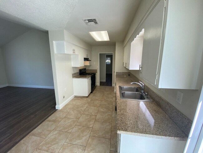 Building Photo - APPLY FOR THIS BEAUTIFUL HOME TODAY!