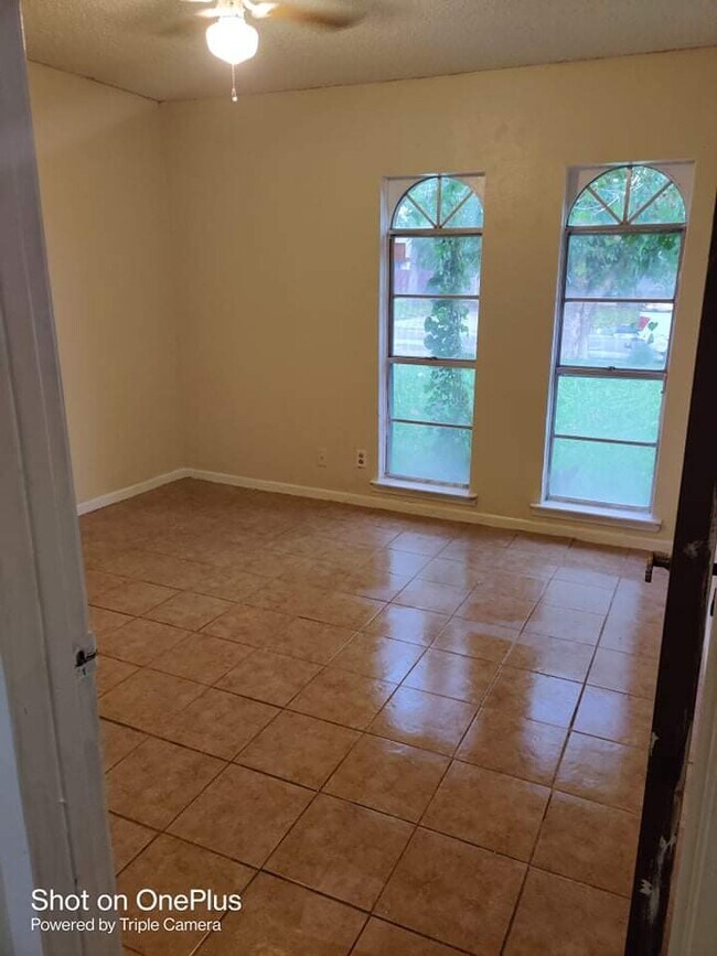 Building Photo - 1903 Standridge St