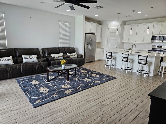 Building Photo - Beautifully Maintained 4 Bed, 3 Full Bath ...