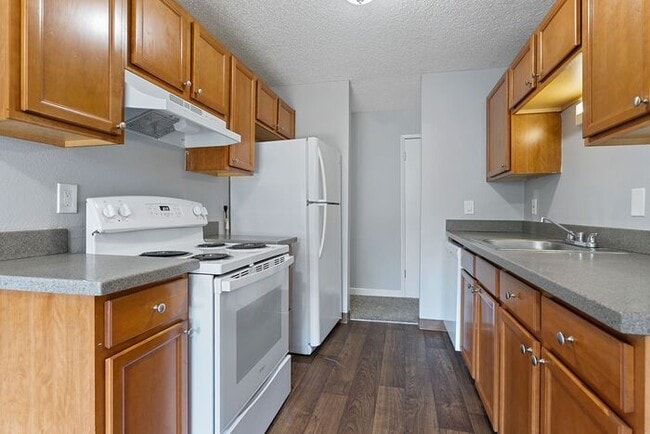 Building Photo - Lovely 2bed/1bath Available Now! Pets OK! Call For Info!
