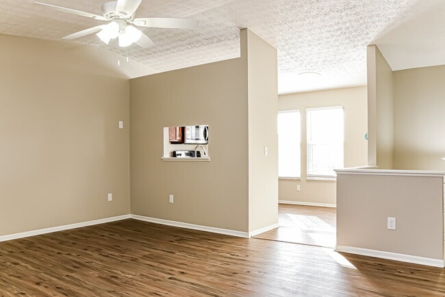 Building Photo - 794 Wallinger Dr