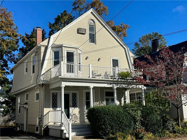Building Photo - 214 Rochambeau Ave