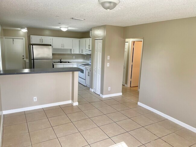 Building Photo - 4303 Line Dr