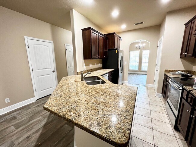 Foto del edificio - 3441 Summer Woods Dr