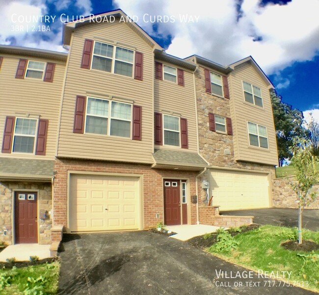 Building Photo - Spacious 3 bed, 2.5 bath Townhome with Gar...