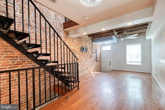 Building Photo - 112 N Streeper St