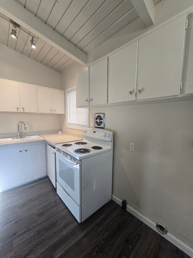 Foto del edificio - 2 bed / 1 bath Duplex