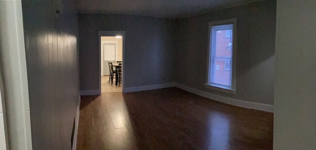 Building Photo - Beautiful Sidney Home