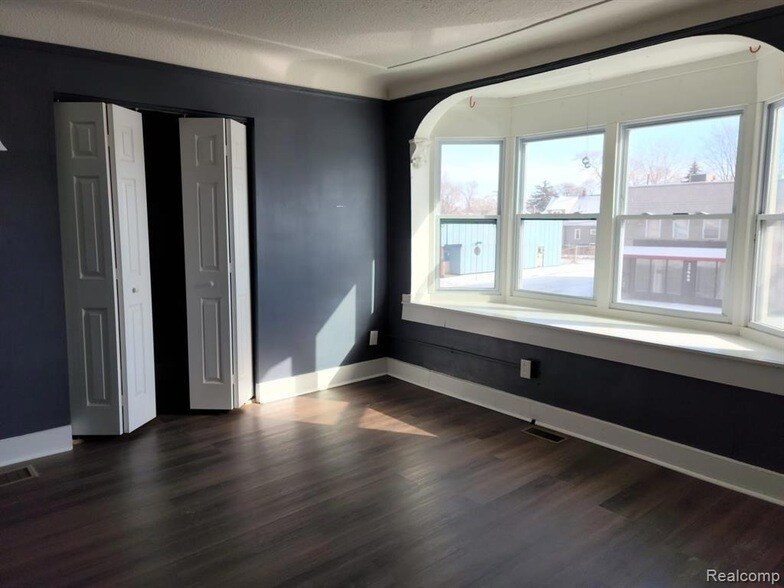 Foto principal - 22641 Van Dyke Ave