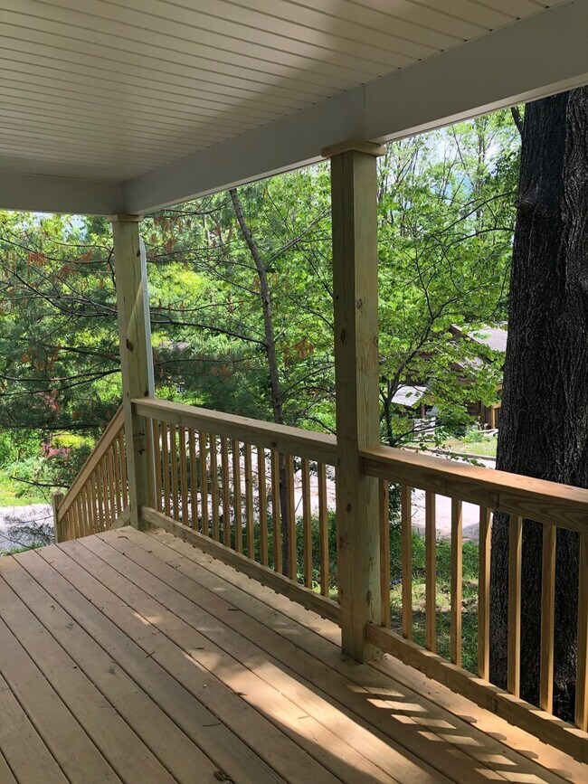 Foto del edificio - 2 bedroom, 1 bath House: Available August 2025!