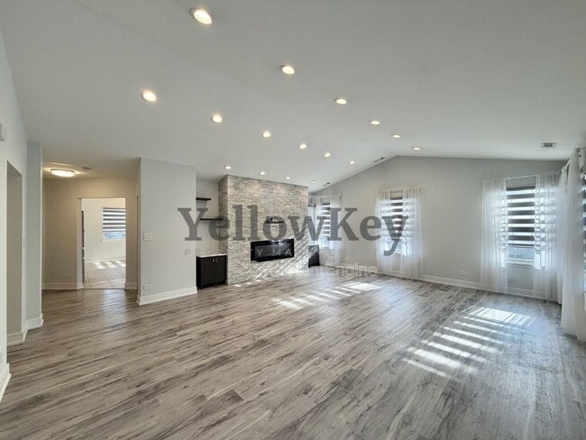 Building Photo - 272 Blue Spruce Ln