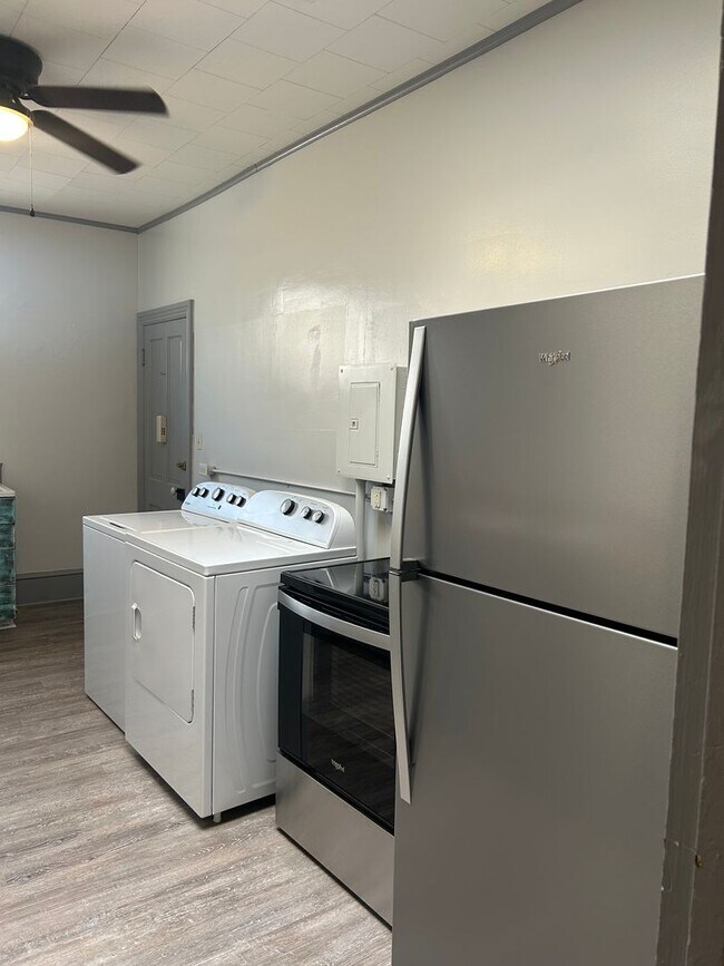 Foto del edificio - 27 W Seminary St