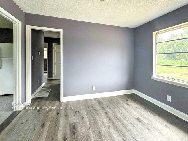 Building Photo - Cozy 4-Bedroom Home with Convenient Locati...