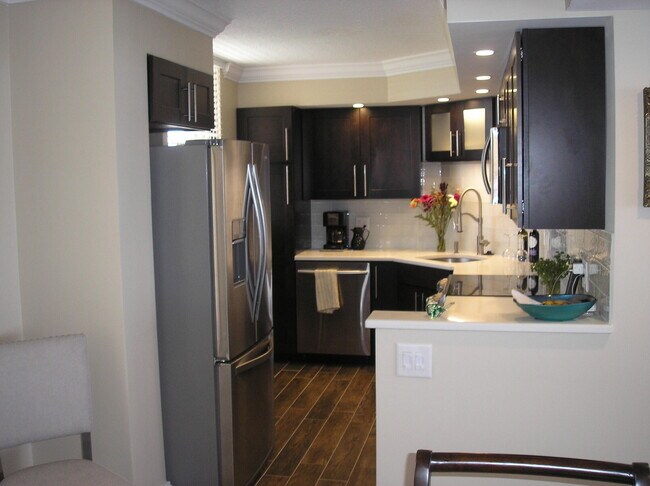 Foto del edificio - 130 Lakeshore Dr