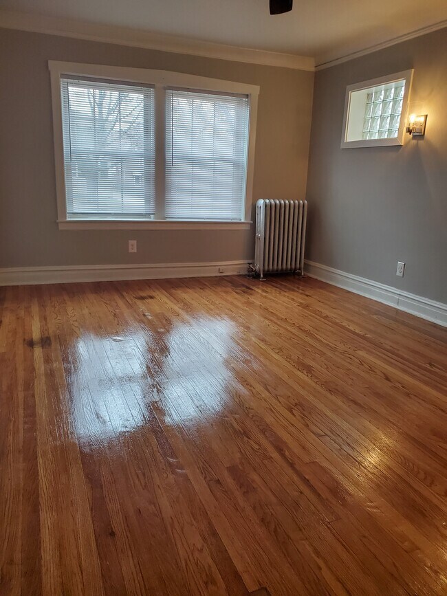 Foto del edificio - 5329 W Sunnyside Ave