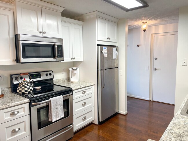 Kitchen with fridge, microwave, dishwasher, oven, and stove. - 29 Great Wood Ct