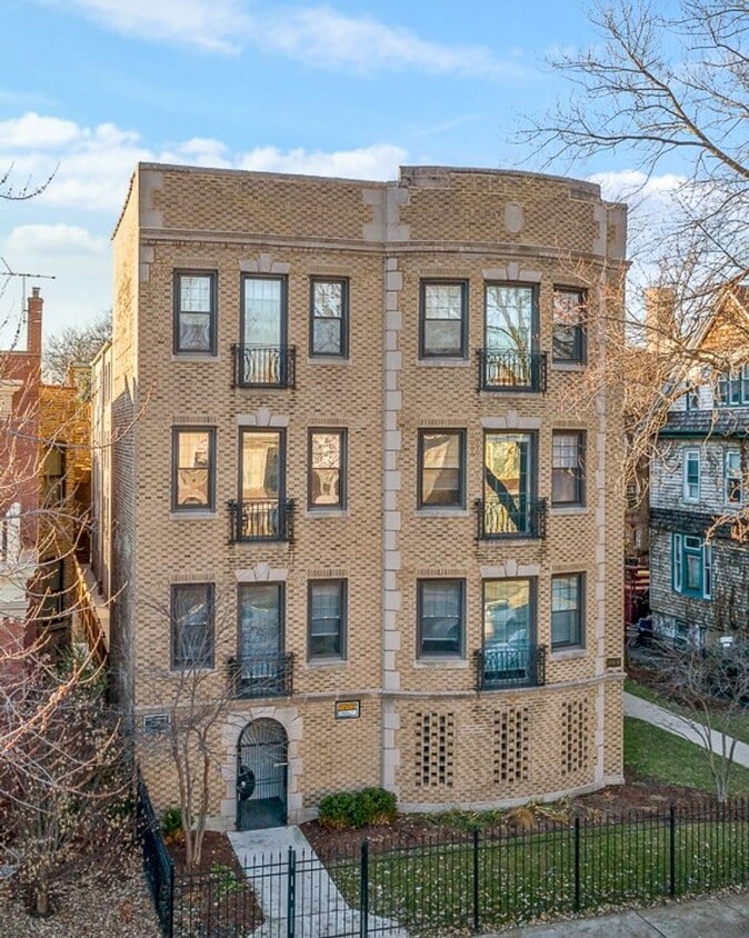 Primary Photo - 4836 N Paulina St