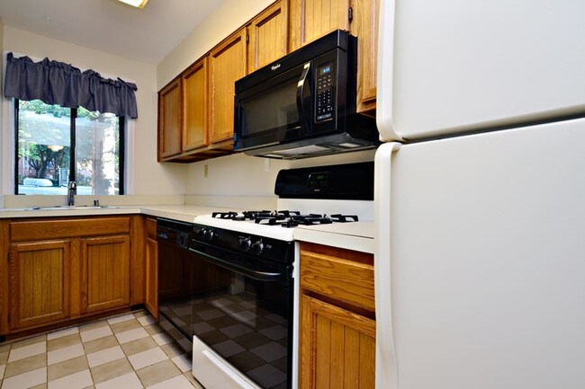 Foto del edificio - 3819 Davis Pl NW