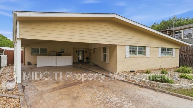 Building Photo - 156 Trelawney St