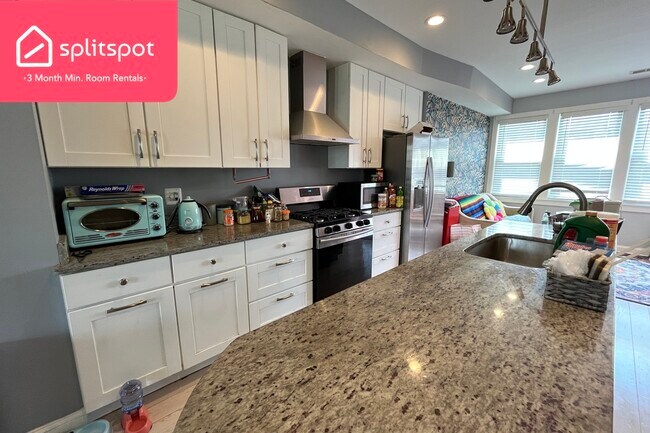 Foto del edificio - Private room in 4 bedroom Washington Apart...