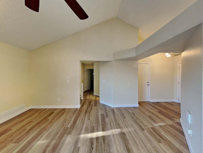 Foto del edificio - 7736 Halleys Dr