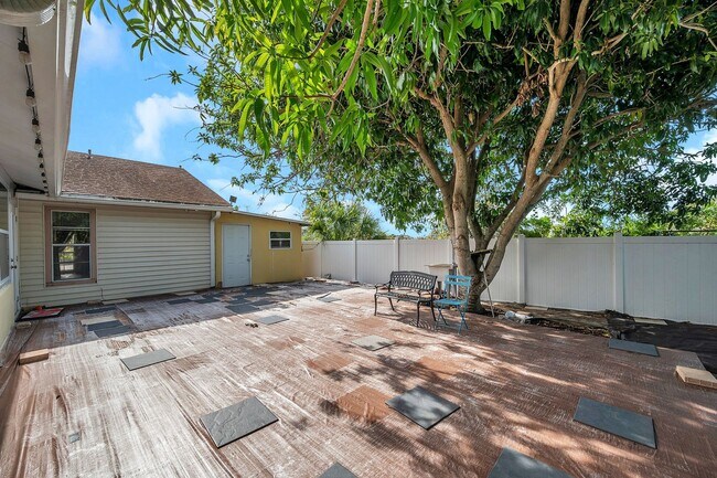 Foto del edificio - Secluded Clearwater Charmer on Cul - De - ...