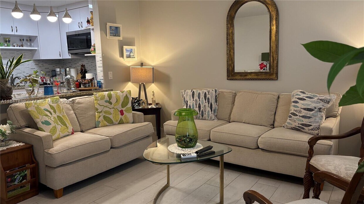 Foto principal - 98 Westbury E