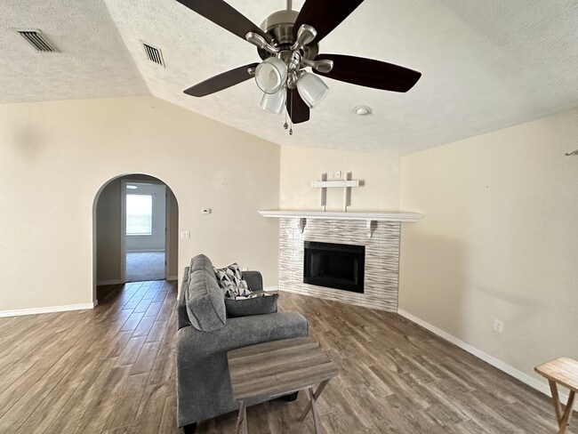 Foto del edificio - 5953 NE 62nd Court Rd