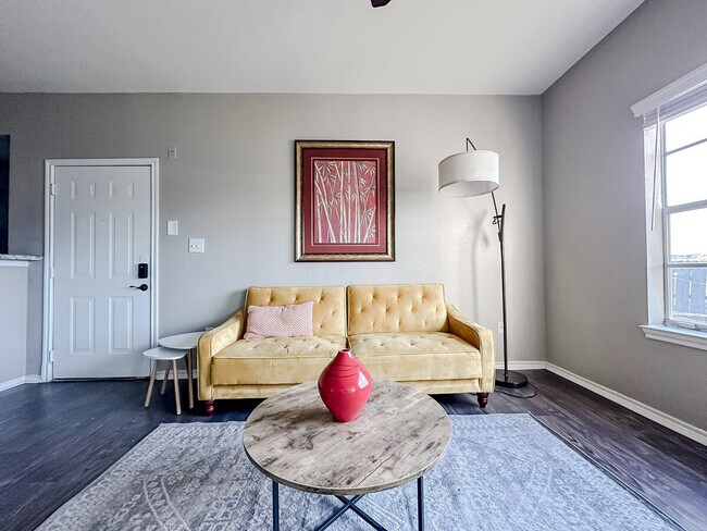 Foto del edificio - 6225 Saratoga Blvd