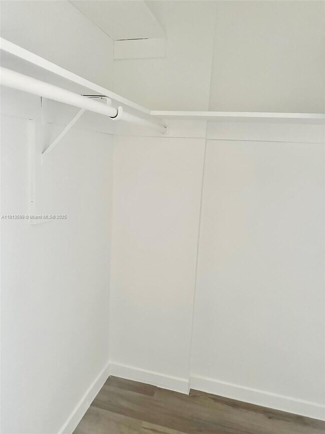 Building Photo - 1301 NE Miami Gardens Dr