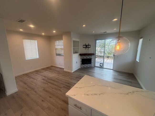 Foto del edificio - Beautiful 3-Bedroom Home with Covered Patio in Valencia!