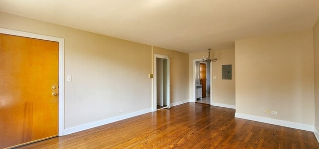 Building Photo - 7320 N Ridge Blvd