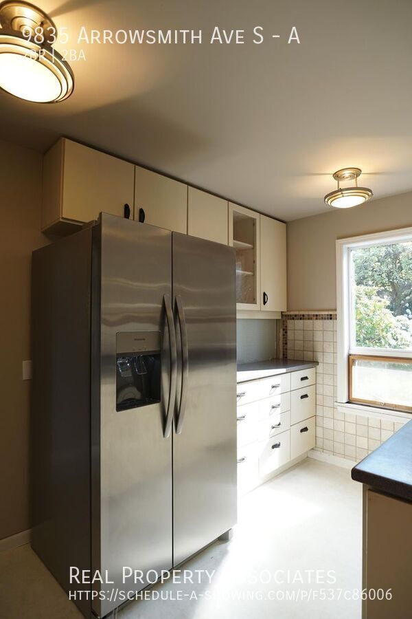Building Photo - 9835 Arrowsmith Ave S