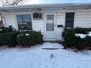 Building Photo - 118-124 Maple Ln