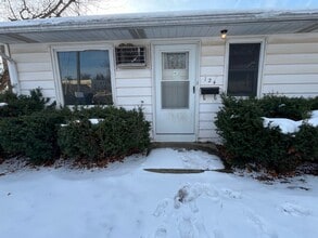 Building Photo - 118-124 Maple Ln