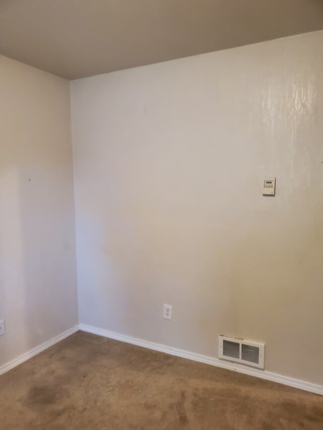 Building Photo - 571 E Hiawatha Blvd