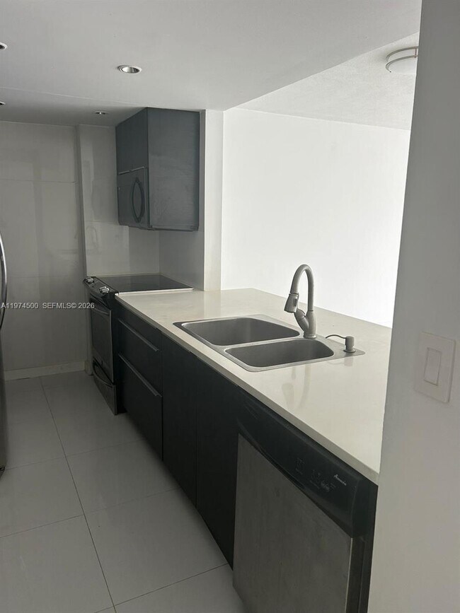 Foto del edificio - 7545 E Treasure Dr