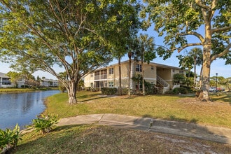 Building Photo - 1563 SE Royal Green Cir