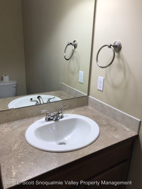 Foto del edificio - 3 br, 2.5 bath House - 101 W 6th Street
