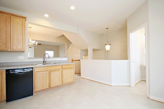 Foto del edificio - Spacious Cherry Hill Townhome