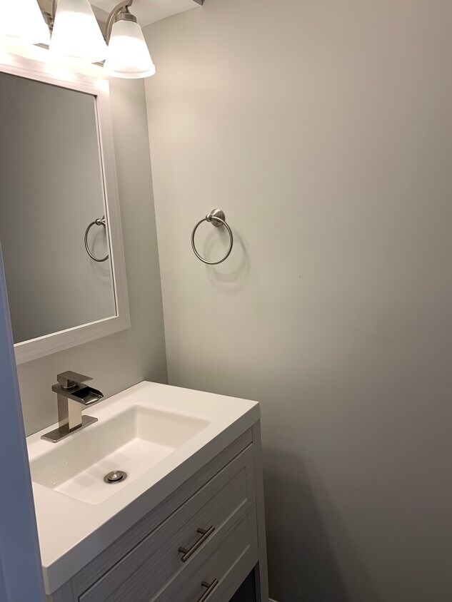 Half Bath - 3344 Bell Rd