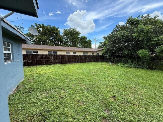 Foto del edificio - 6210 SW 27th St