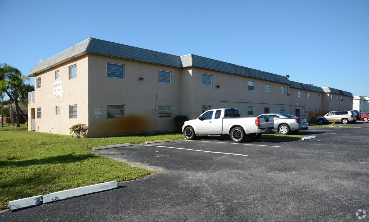 Olive Glen Apartaments - Crystal Lake Apartments